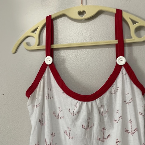 White tank top with red anchors. Size medium - Picture 2 of 5